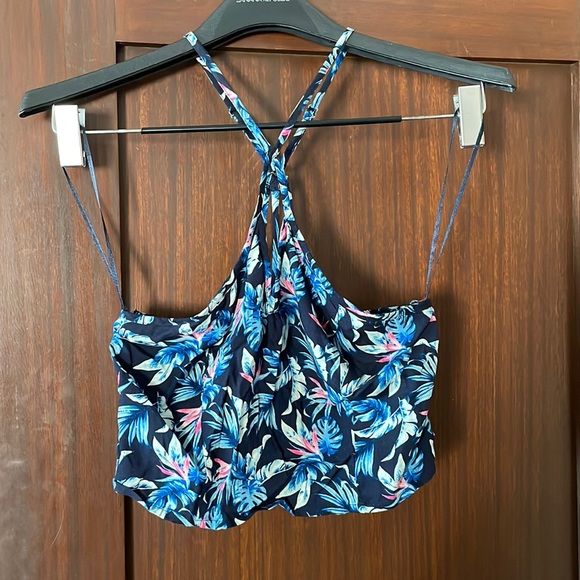 Hollister Tops - Hollister Floral Crop Top With Keyhole Front and Back—Smocked Very Stretchy